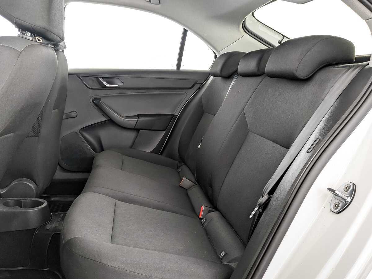 Skoda Rapid с пробегом — 2017 год. Фото: #11