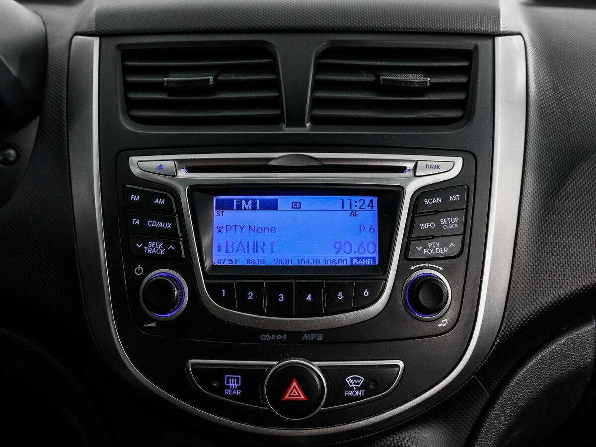 Hyundai Solaris с пробегом — 2014 год. Фото: #12