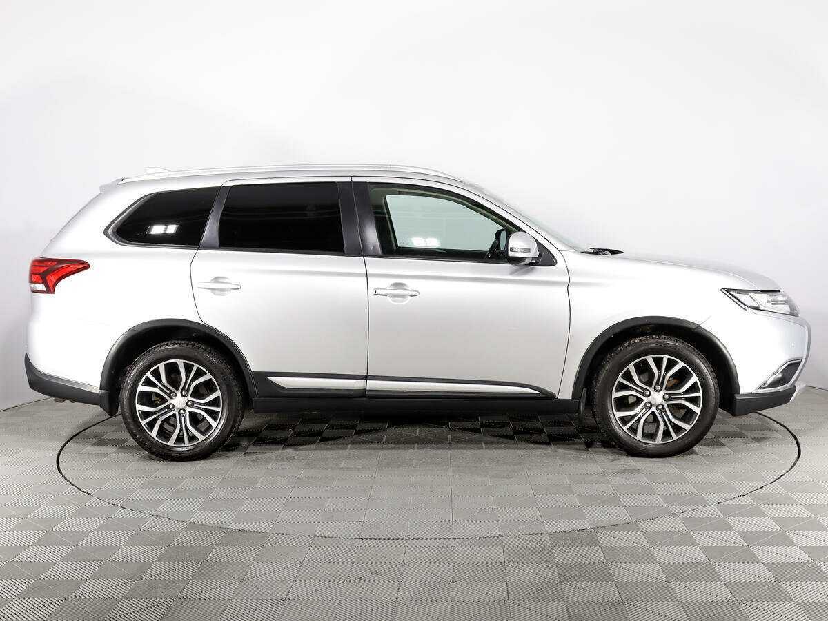 Mitsubishi Outlander с пробегом — 2017 год. Фото: #4