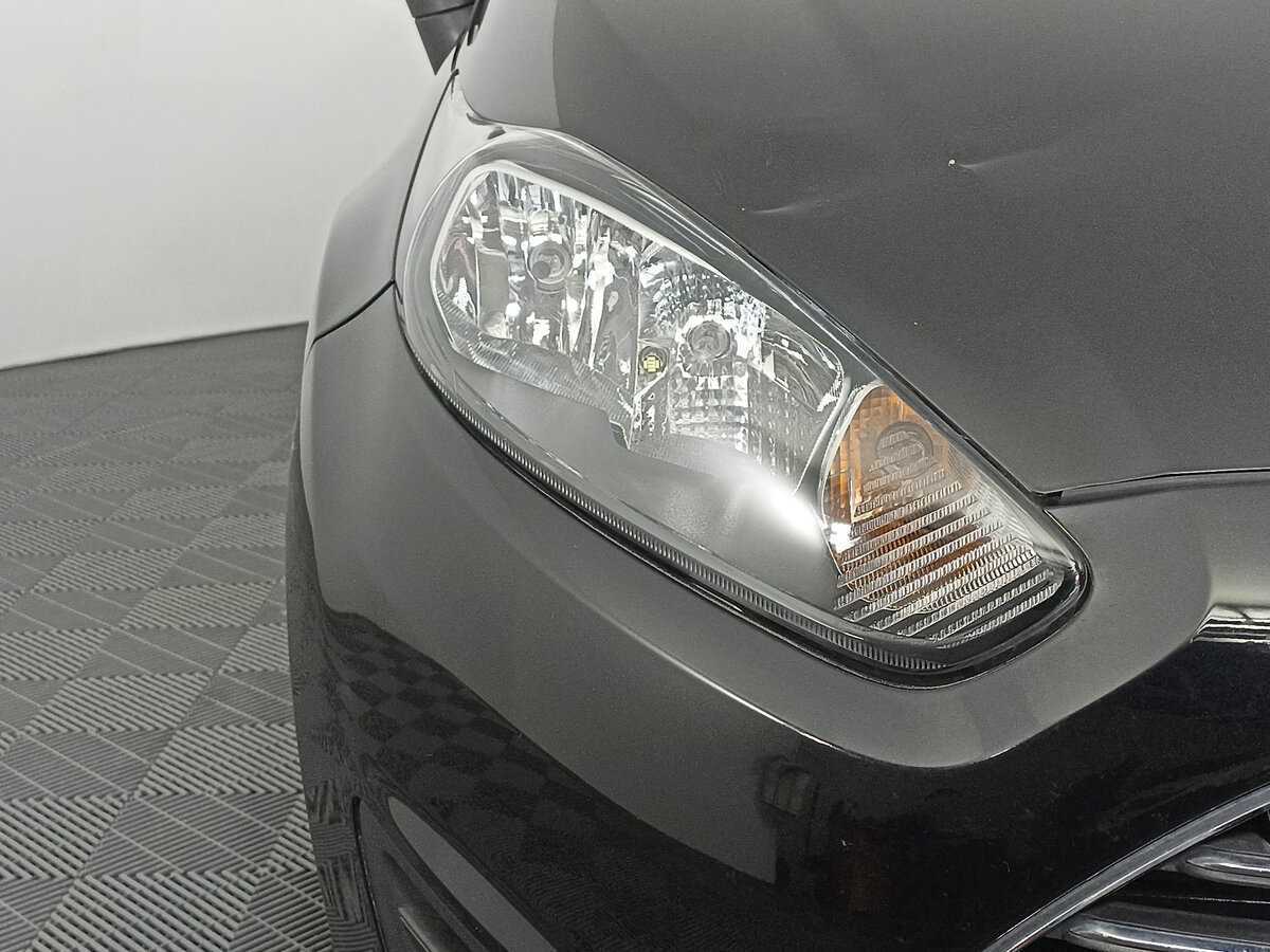 Ford Fiesta с пробегом — 2015 год. Фото: #16