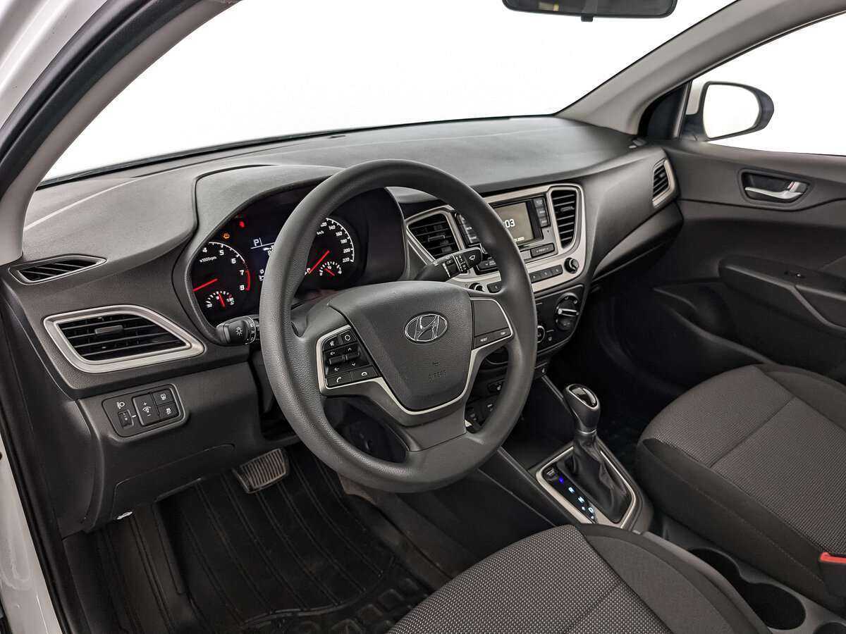 Hyundai Solaris с пробегом — 2022 год. Фото: #10