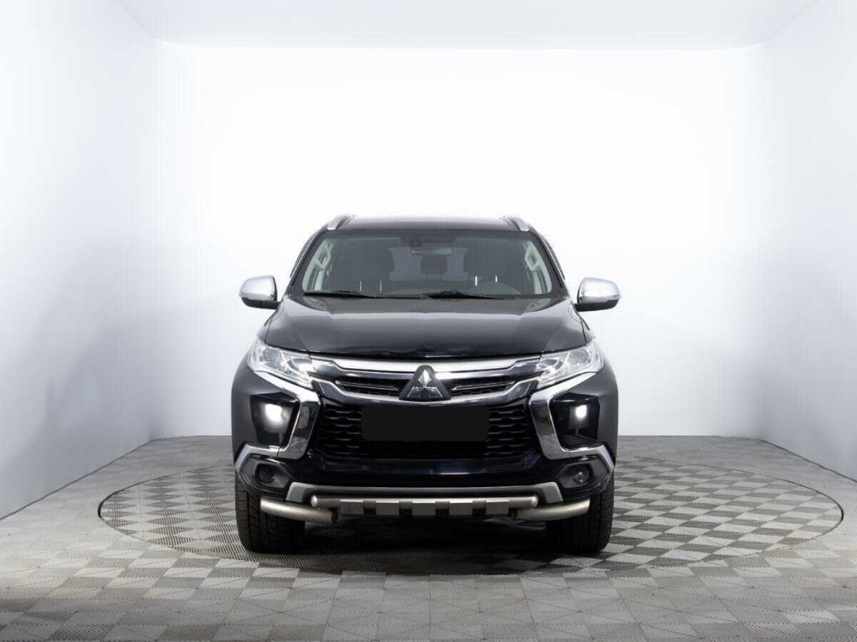 Mitsubishi Pajero Sport с пробегом — 2017 год. Фото: #1