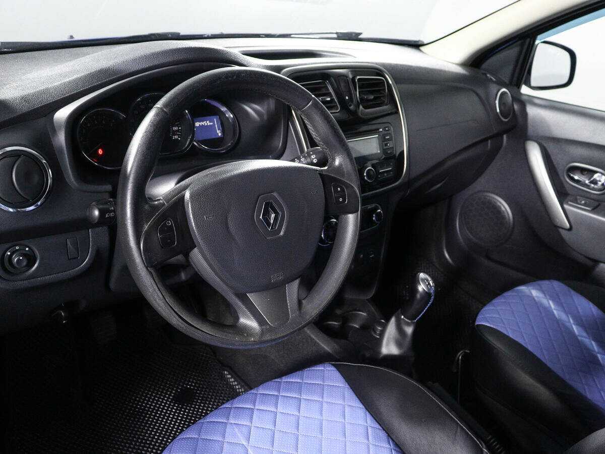 Renault Sandero с пробегом — 2015 год. Фото: #11