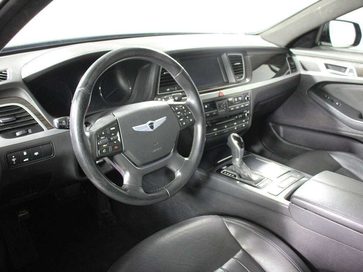 Hyundai Genesis с пробегом — 2014 год. Фото: #11