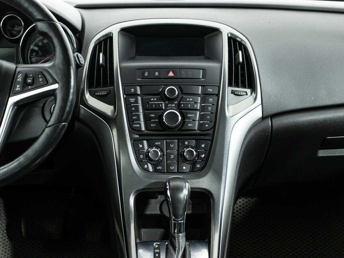 Opel Astra с пробегом — 2012 год. Фото: #13