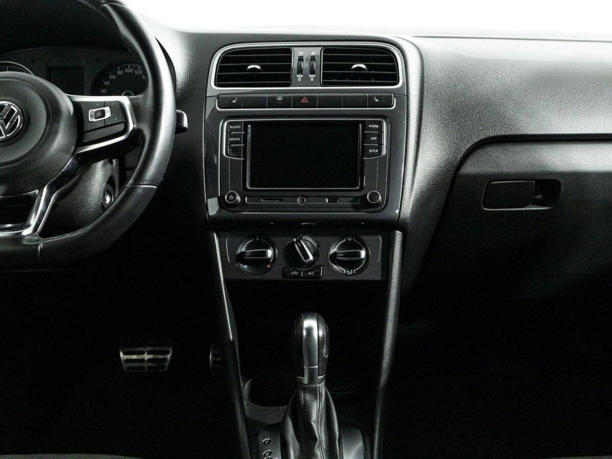 Volkswagen Polo с пробегом — 2018 год. Фото: #13