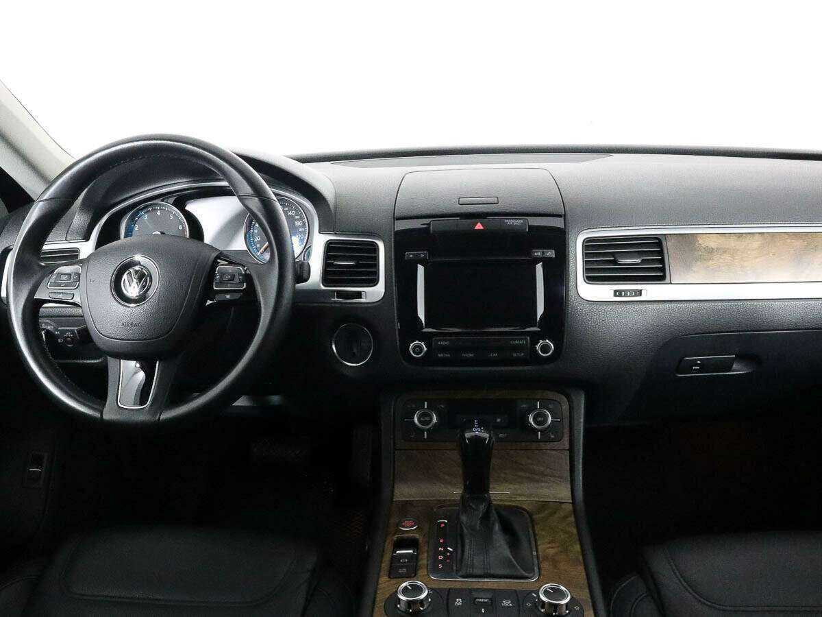Volkswagen Touareg с пробегом — 2012 год. Фото: #9