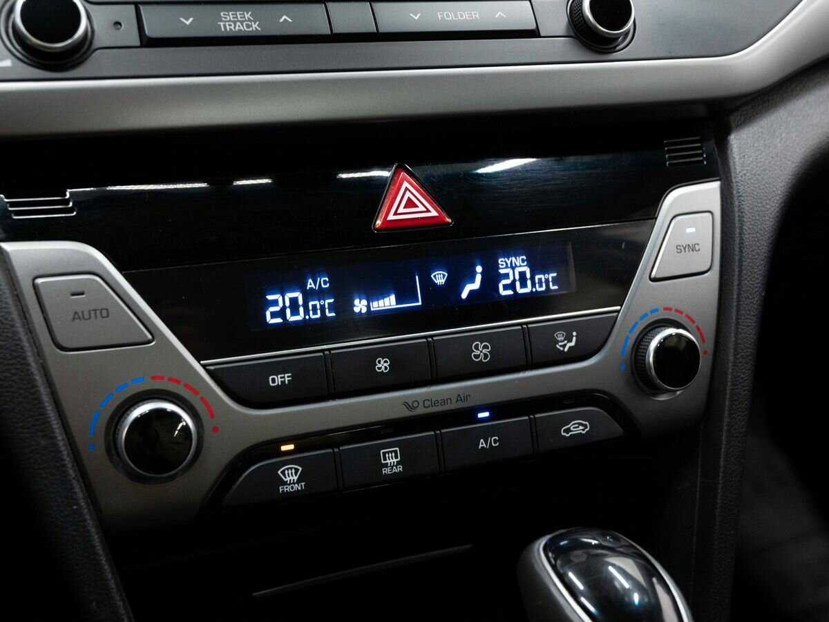 Hyundai Elantra с пробегом — 2017 год. Фото: #12