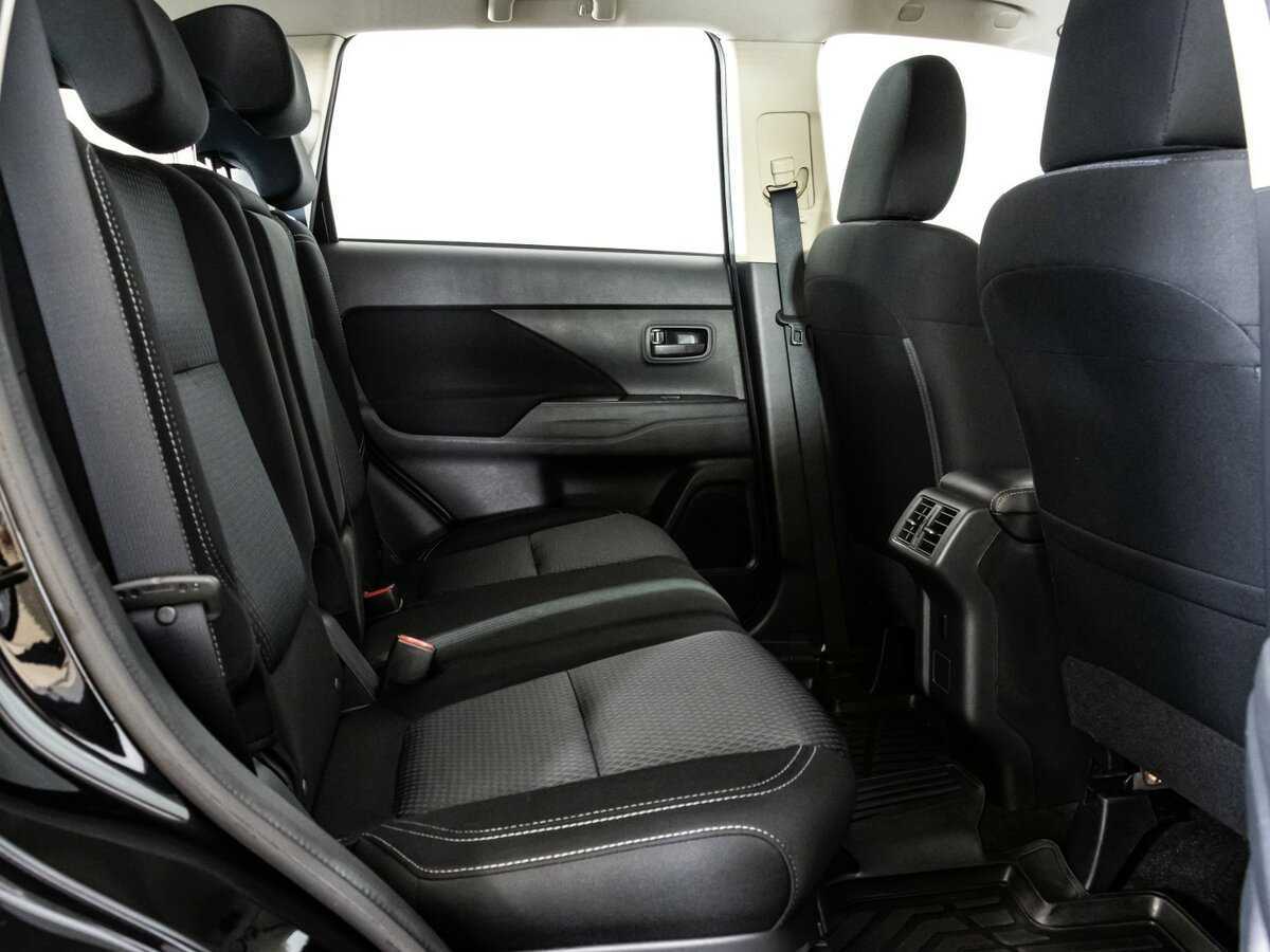 Mitsubishi Outlander с пробегом — 2018 год. Фото: #13