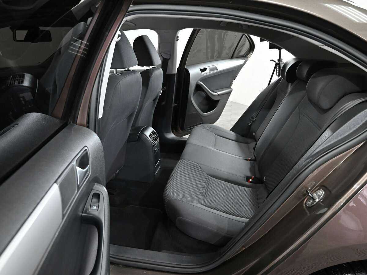 Volkswagen Jetta с пробегом — 2013 год. Фото: #5