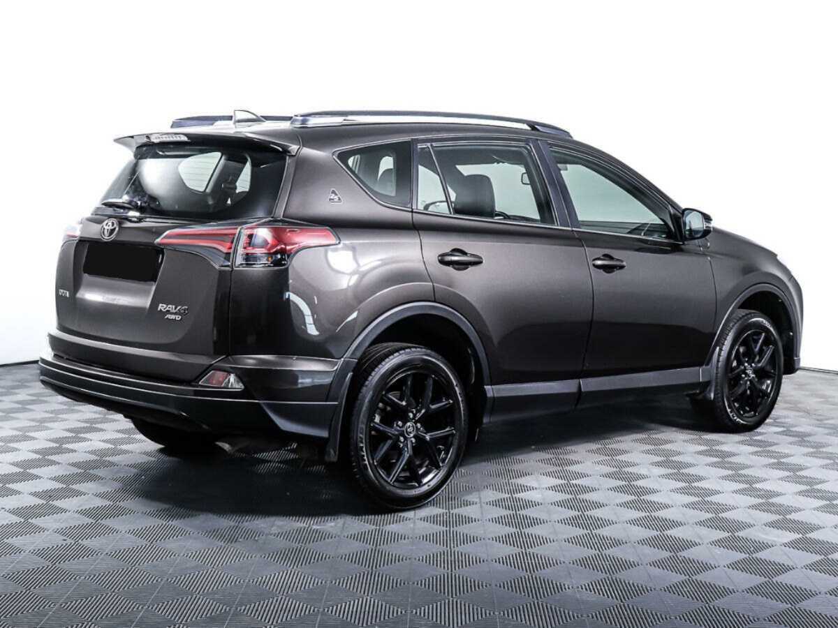 Toyota RAV4 с пробегом — 2018 год. Фото: #3