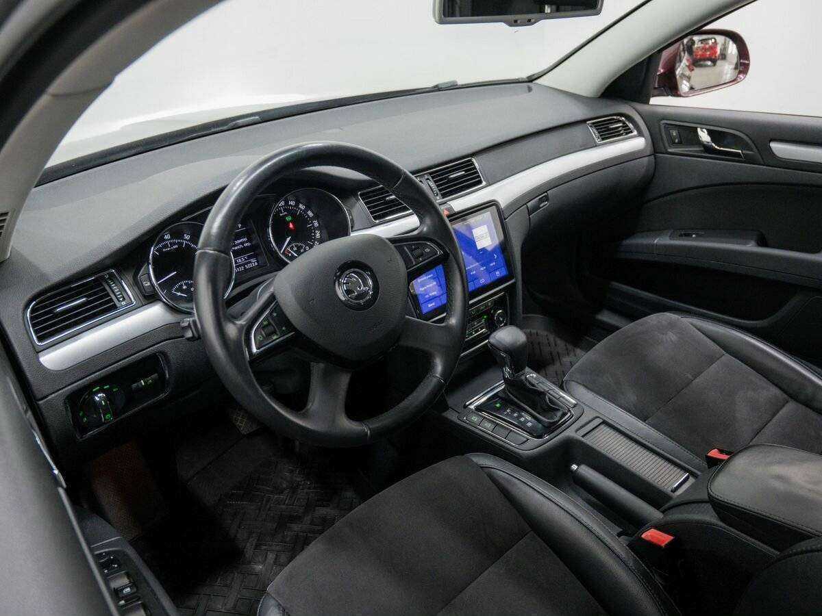 Skoda Superb с пробегом — 2014 год. Фото: #13
