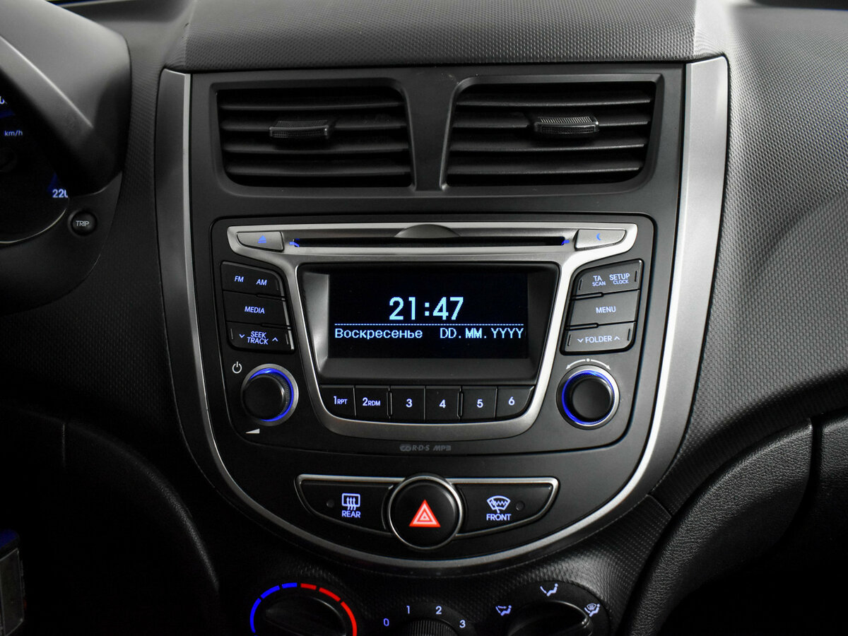 Hyundai Solaris с пробегом — 2015 год. Фото: #13