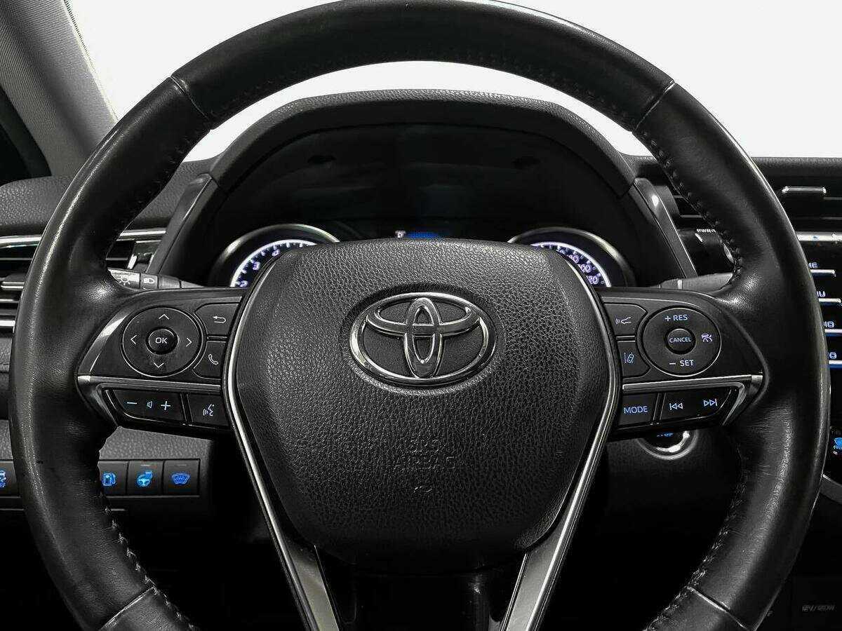 Toyota Camry с пробегом — 2018 год. Фото: #12