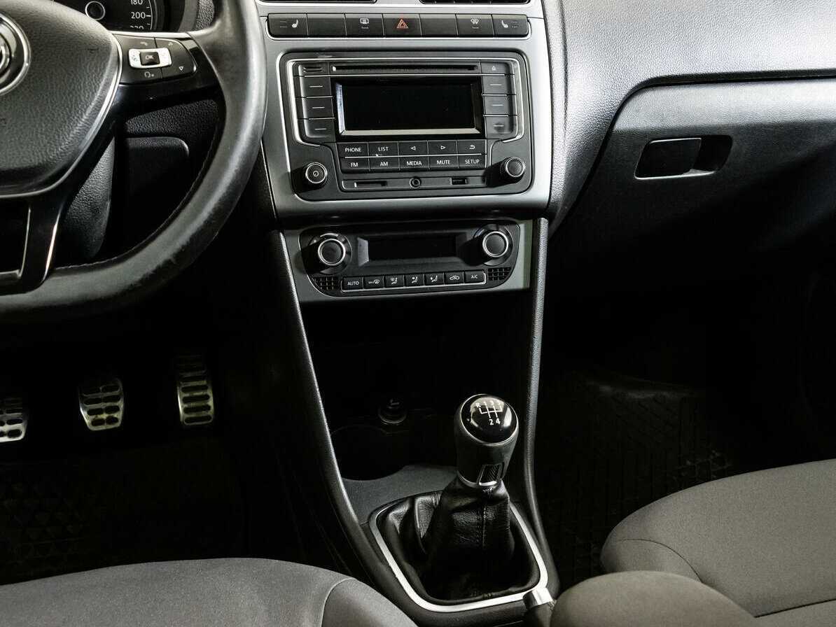 Volkswagen Polo с пробегом — 2016 год. Фото: #10
