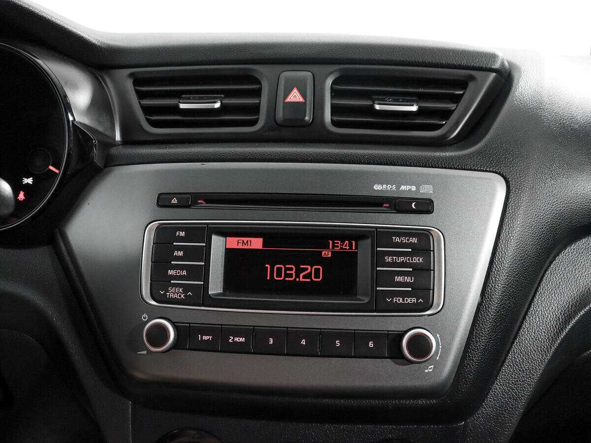 Kia Rio с пробегом — 2015 год. Фото: #10