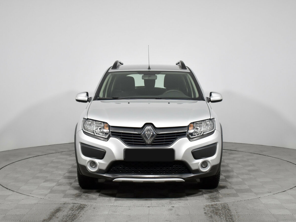 Renault Sandero с пробегом — 2016 год. Фото: #1
