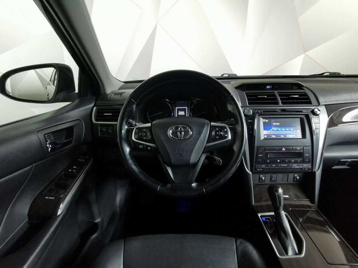 Toyota Camry с пробегом — 2017 год. Фото: #14
