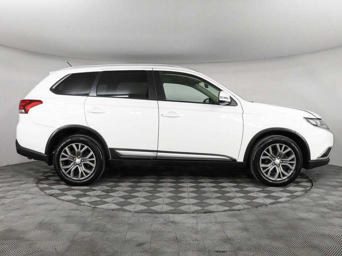Mitsubishi Outlander с пробегом — 2015 год. Фото: #3