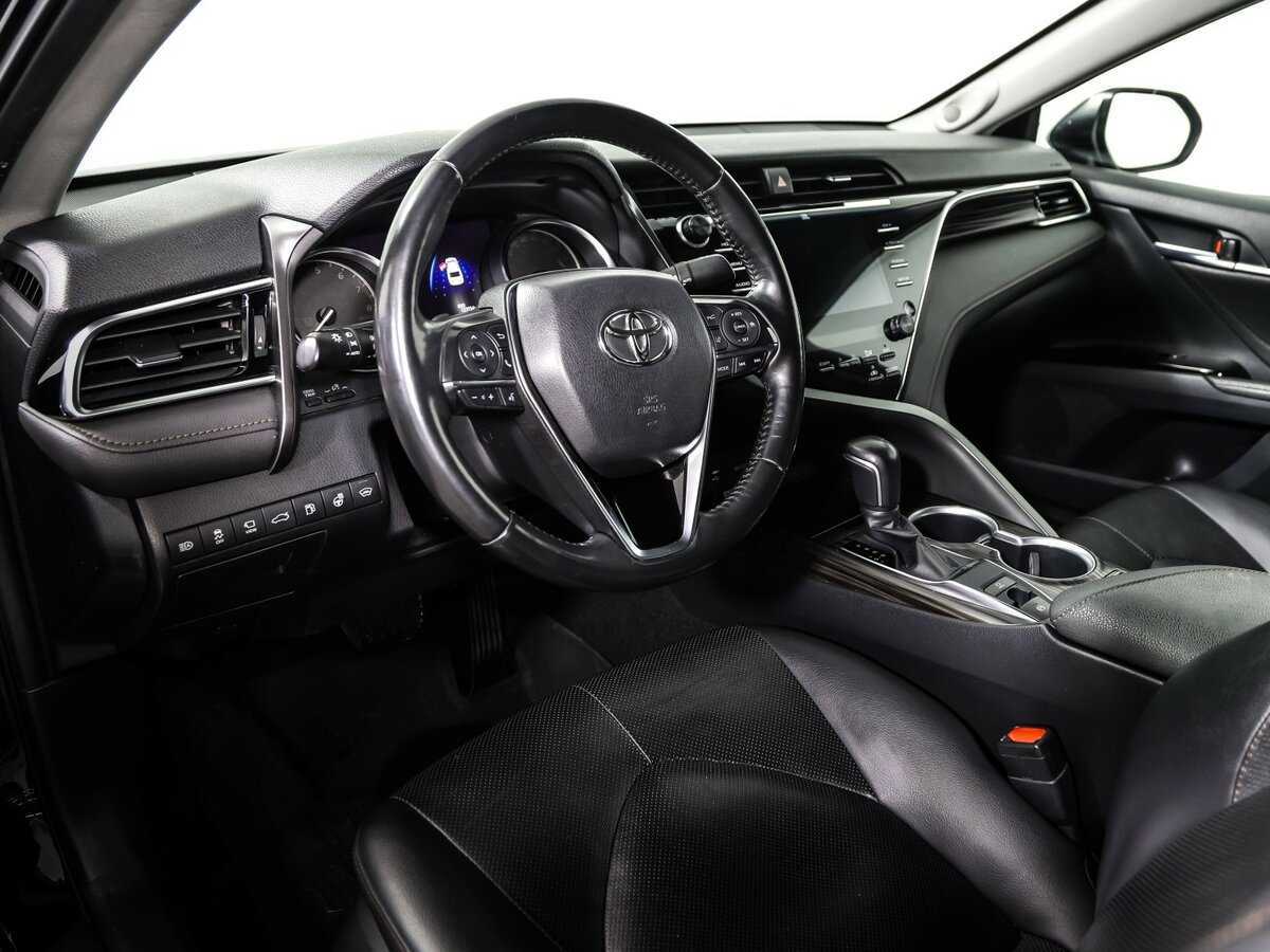 Toyota Camry с пробегом — 2018 год. Фото: #11