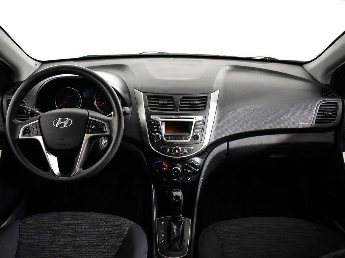Hyundai Solaris с пробегом — 2015 год. Фото: #11