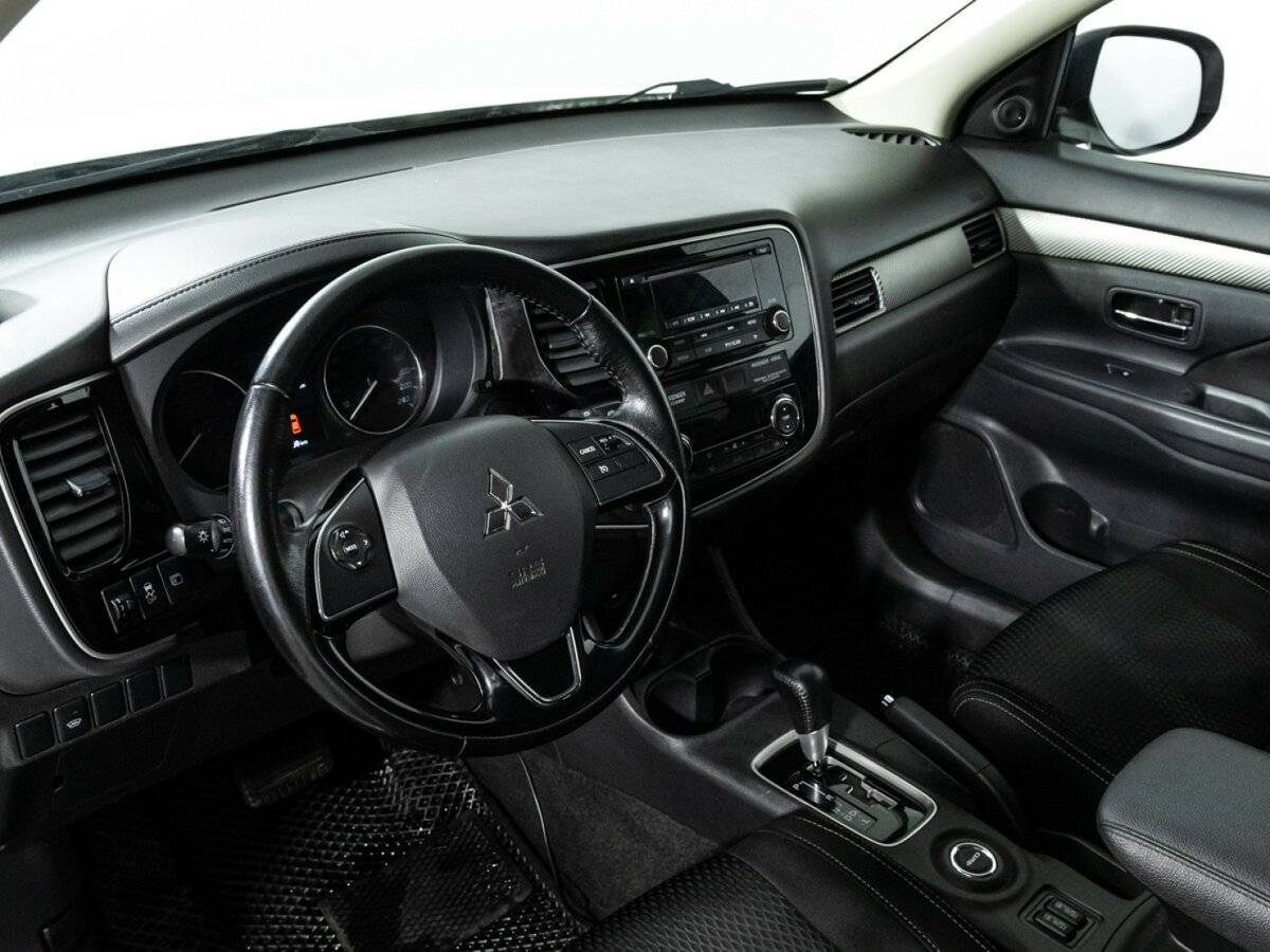 Mitsubishi Outlander с пробегом — 2016 год. Фото: #10