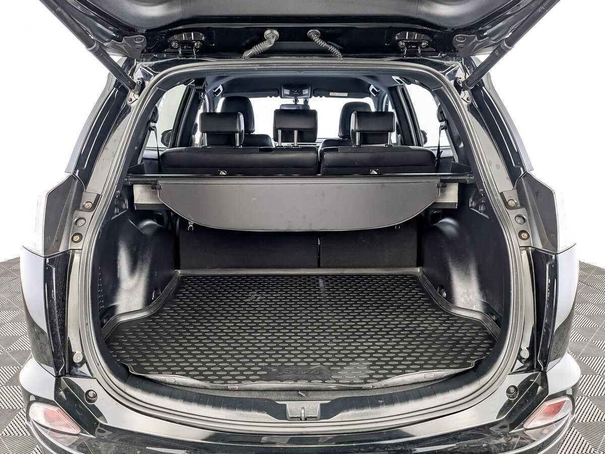 Toyota RAV4 с пробегом — 2017 год. Фото: #9