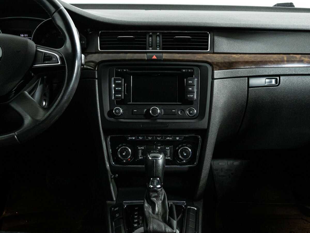 Skoda Superb с пробегом — 2013 год. Фото: #13