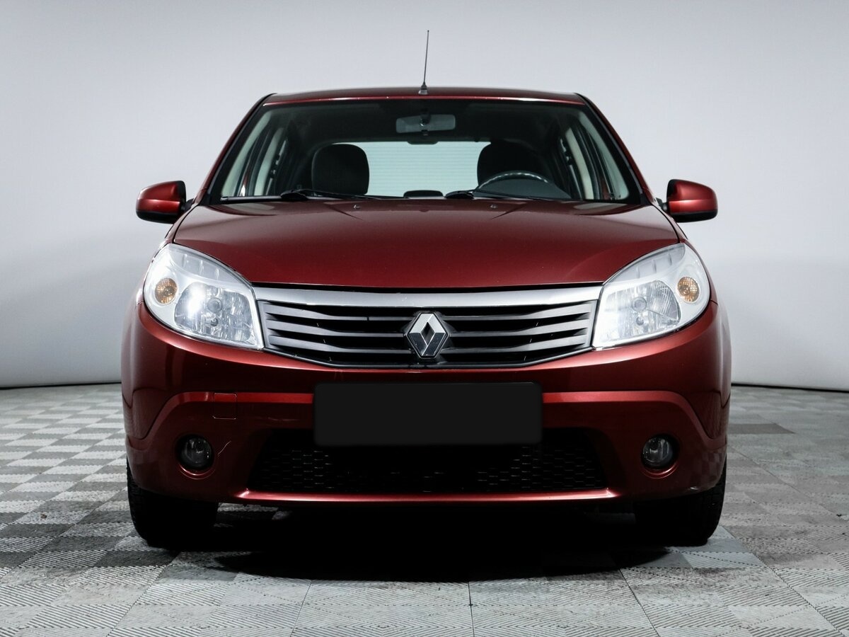 Renault Sandero с пробегом — 2012 год. Фото: #1