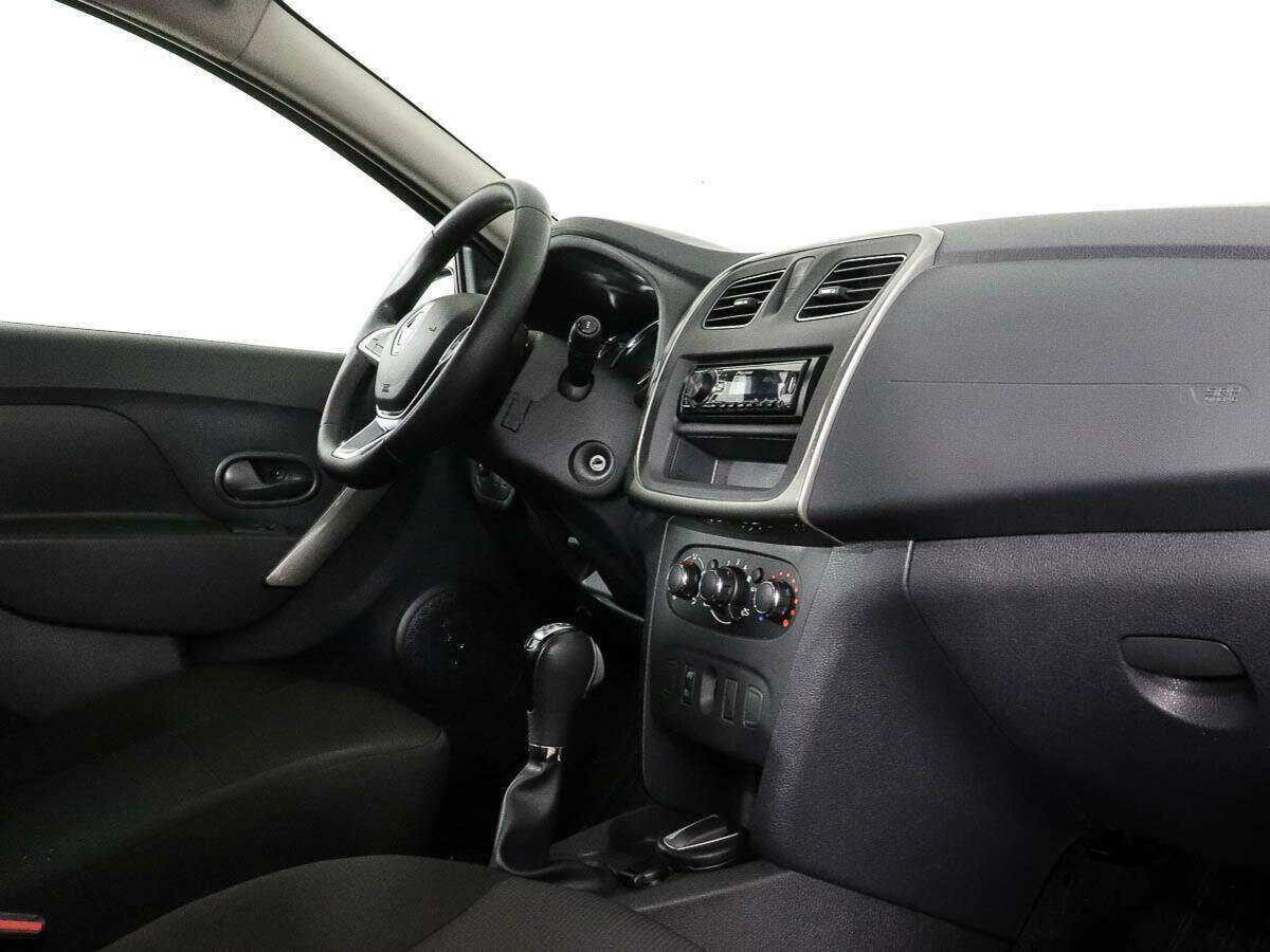 Renault Sandero с пробегом — 2018 год. Фото: #6