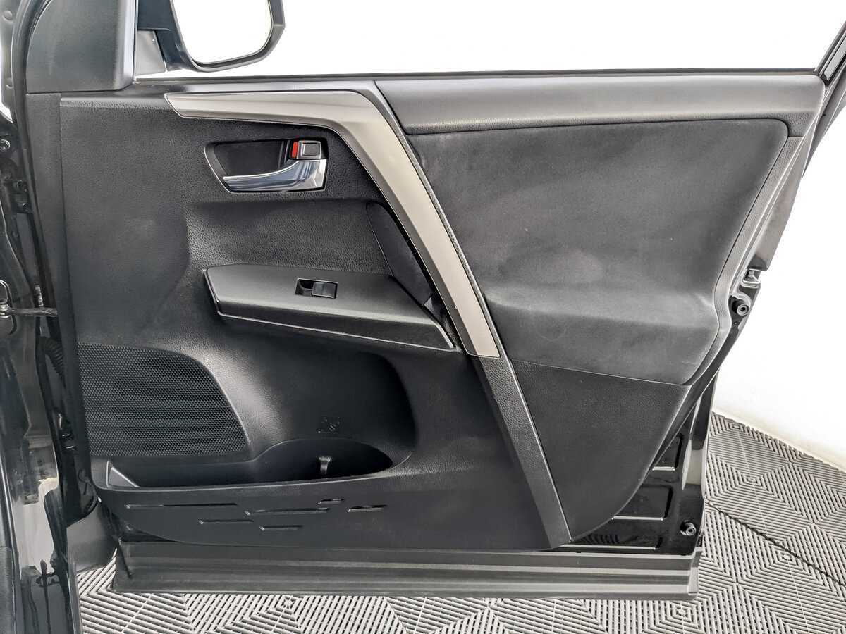 Toyota RAV4 с пробегом — 2017 год. Фото: #22