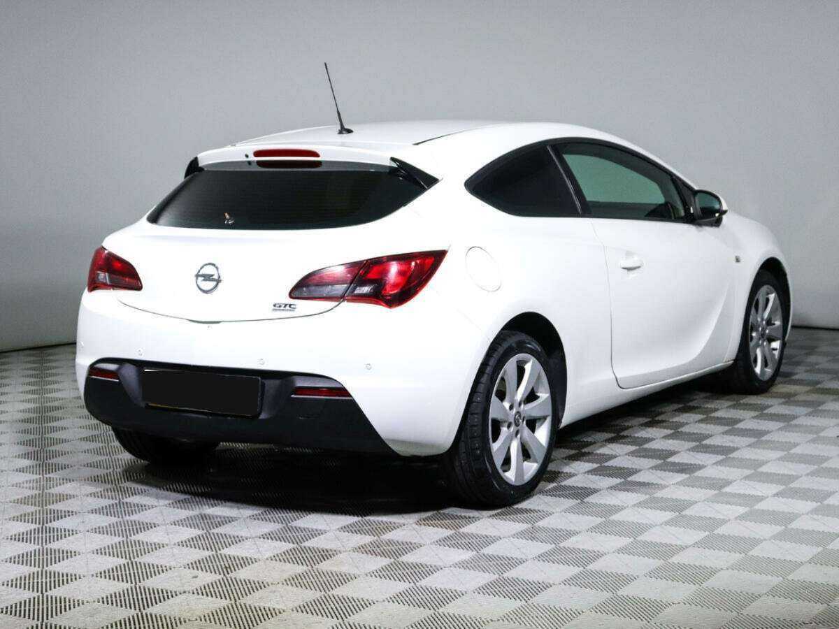 Opel Astra с пробегом — 2013 год. Фото: #4