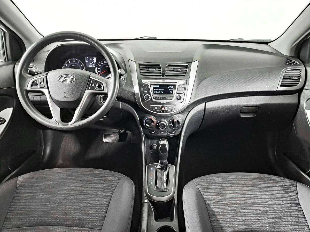 Hyundai Solaris с пробегом — 2015 год. Фото: #9