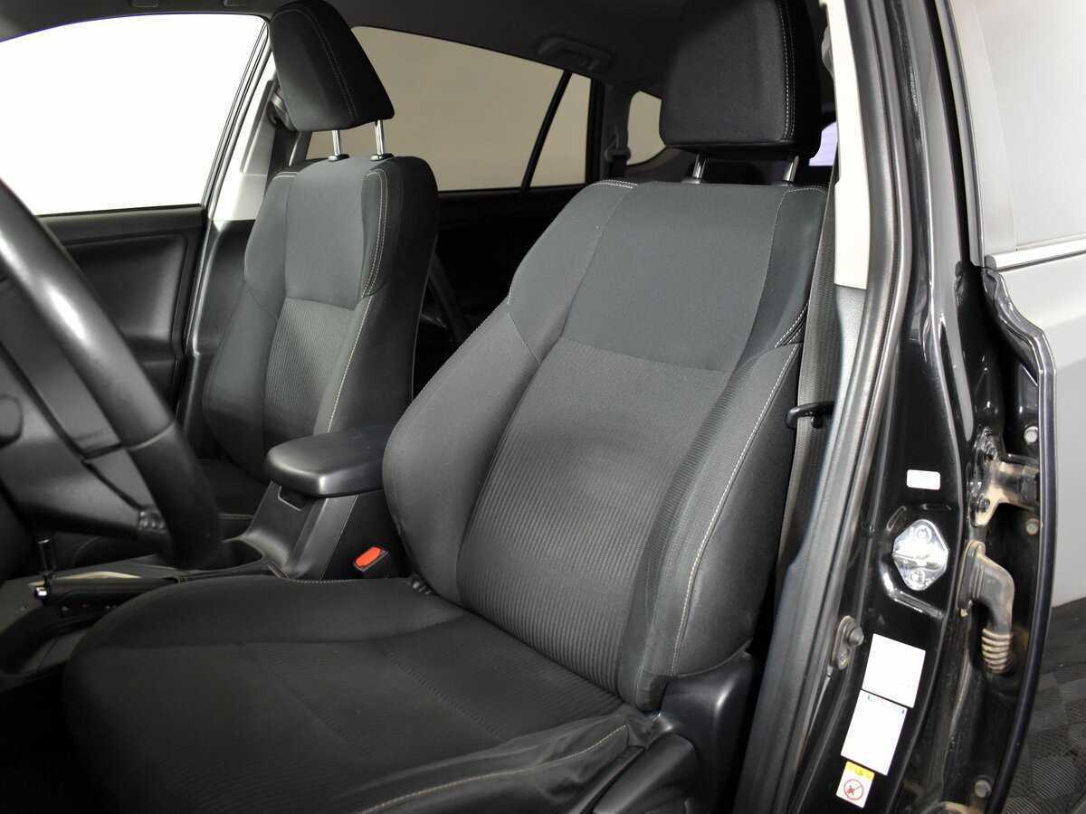 Toyota RAV4 с пробегом — 2014 год. Фото: #7