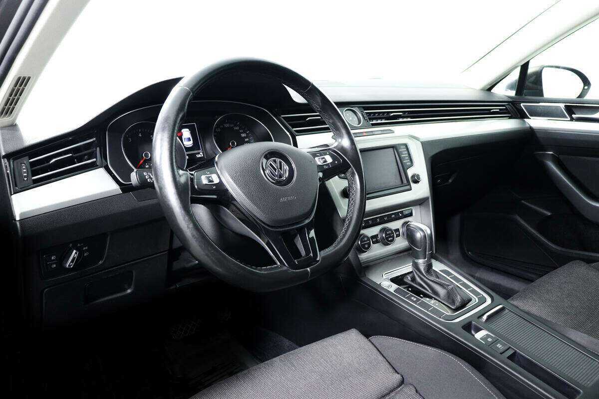 Volkswagen Passat с пробегом — 2016 год. Фото: #12