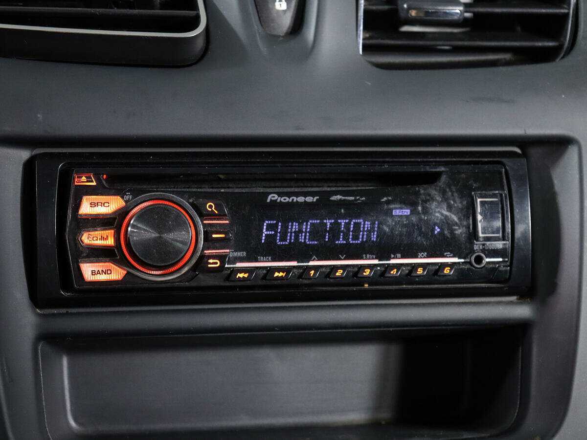 Renault Sandero с пробегом — 2015 год. Фото: #18