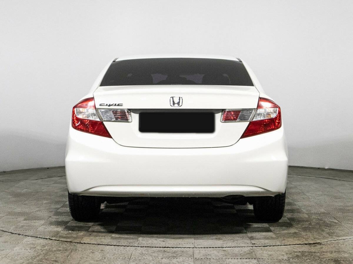 Honda Civic с пробегом — 2012 год. Фото: #5
