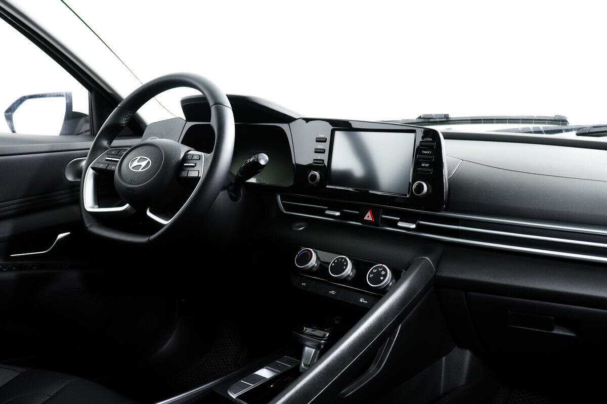 Hyundai Elantra с пробегом — 2023 год. Фото: #8