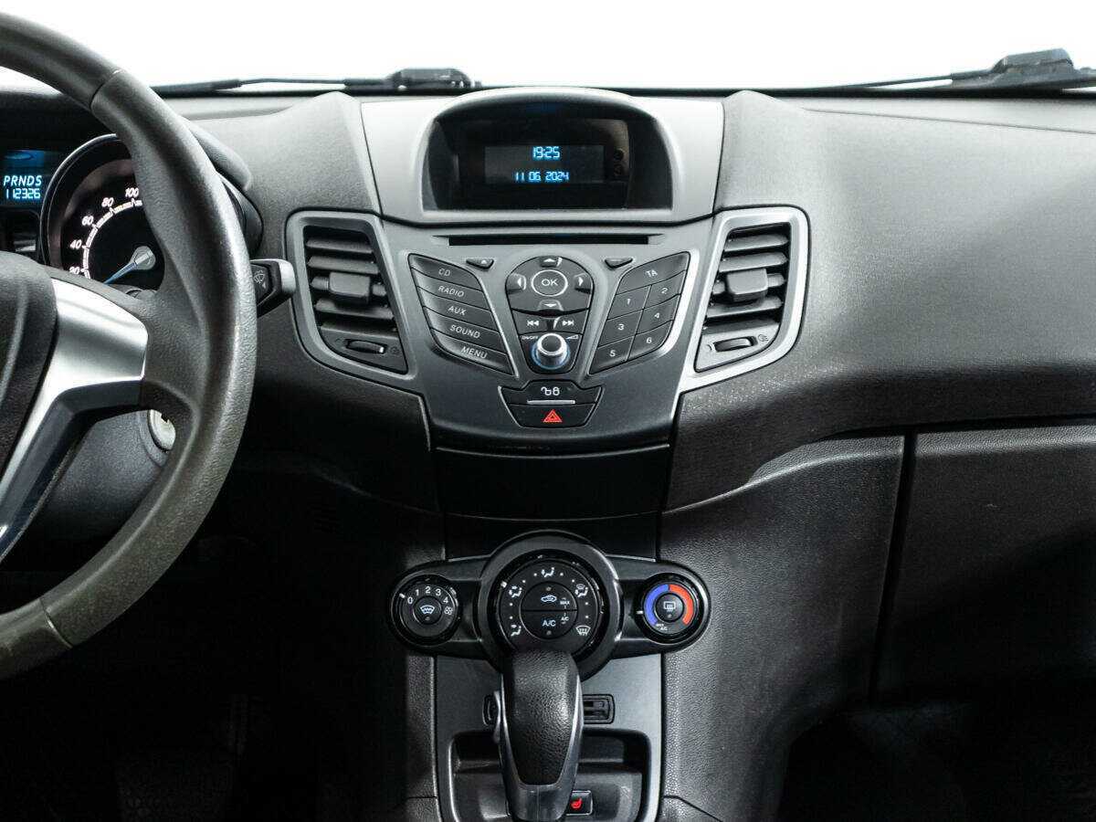 Ford Fiesta с пробегом — 2016 год. Фото: #13