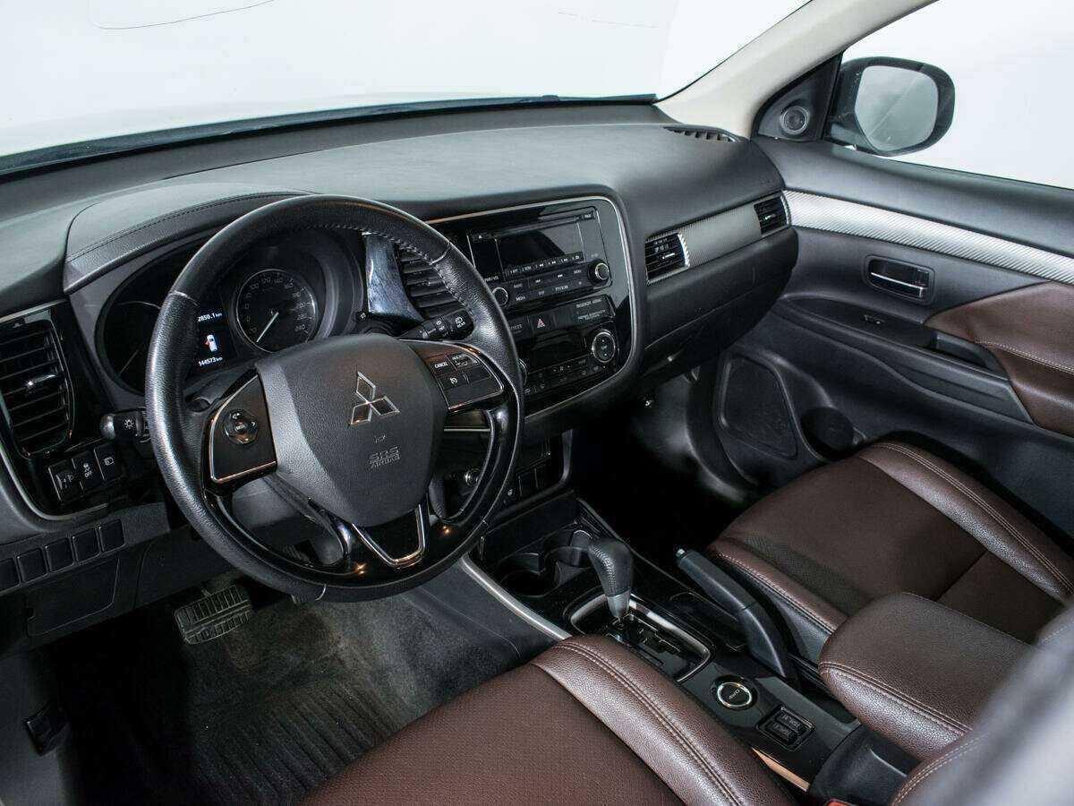 Mitsubishi Outlander с пробегом — 2017 год. Фото: #11