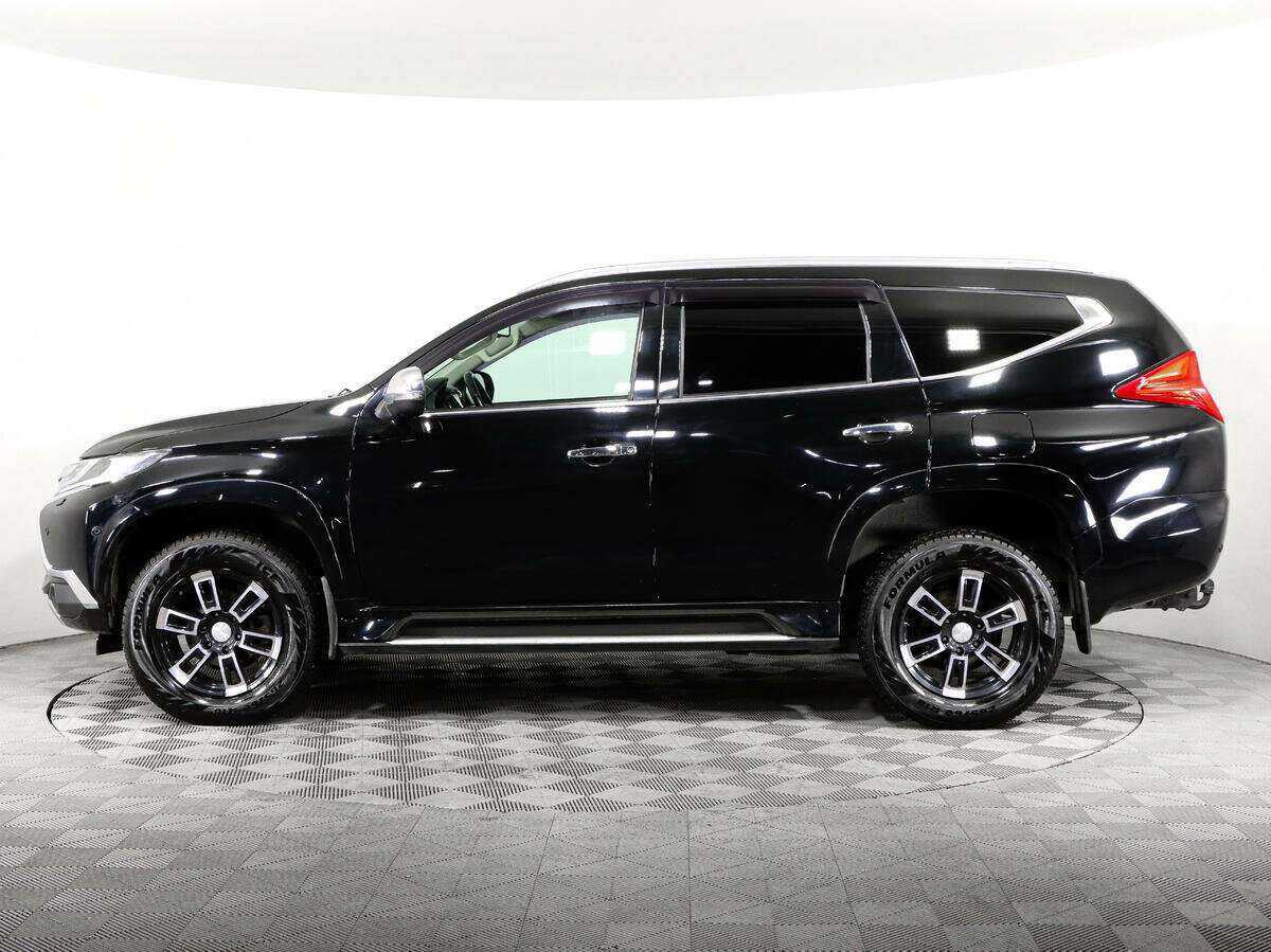 Mitsubishi Pajero Sport с пробегом — 2017 год. Фото: #7