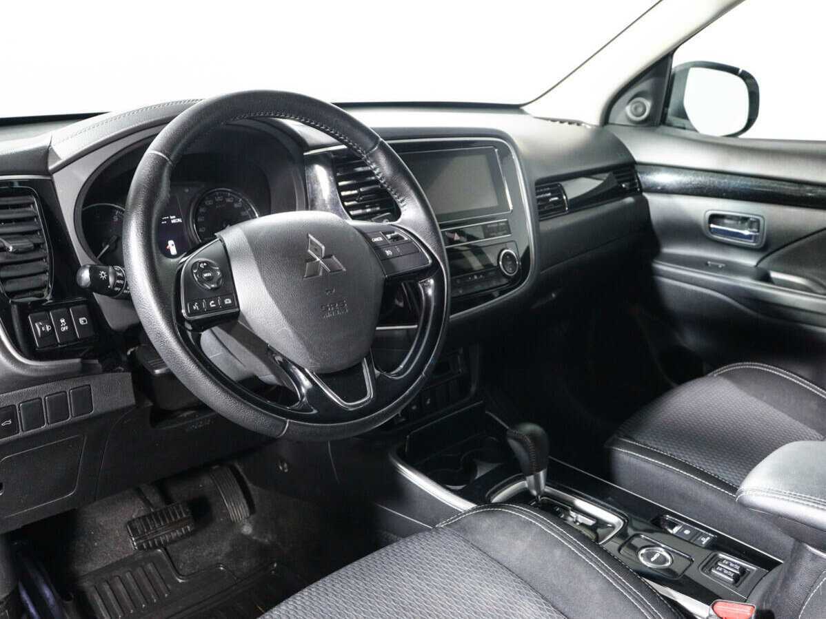 Mitsubishi Outlander с пробегом — 2019 год. Фото: #13