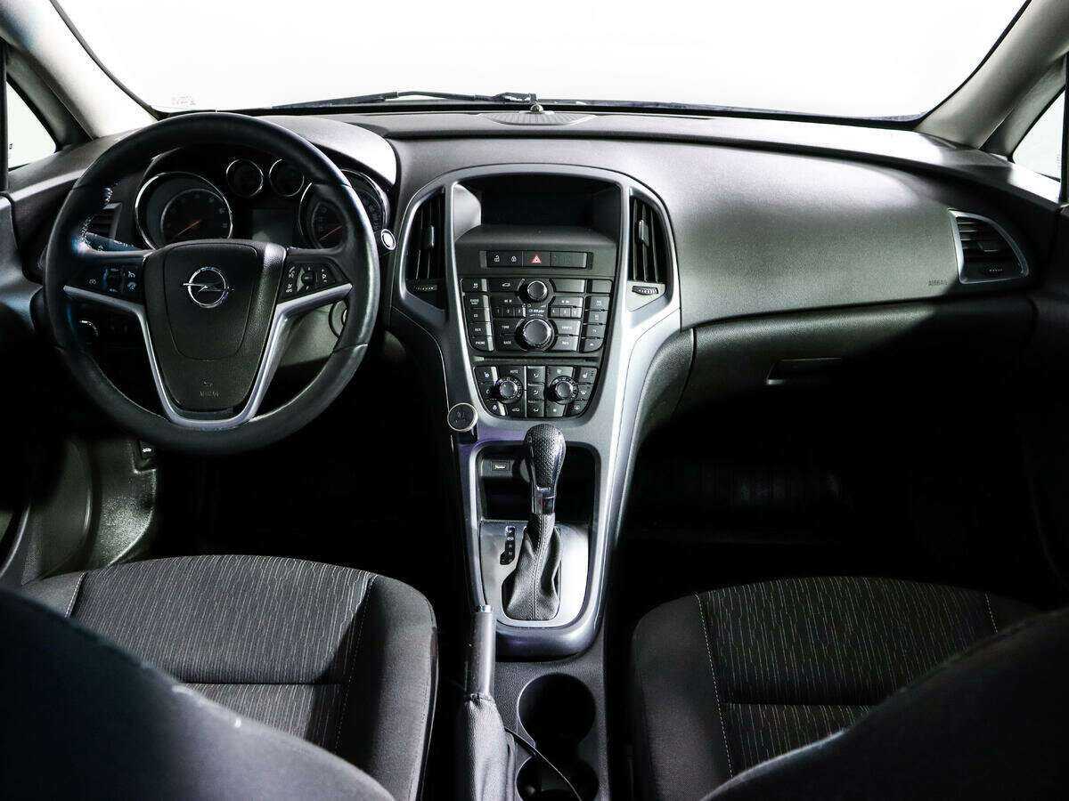 Opel Astra с пробегом — 2014 год. Фото: #9