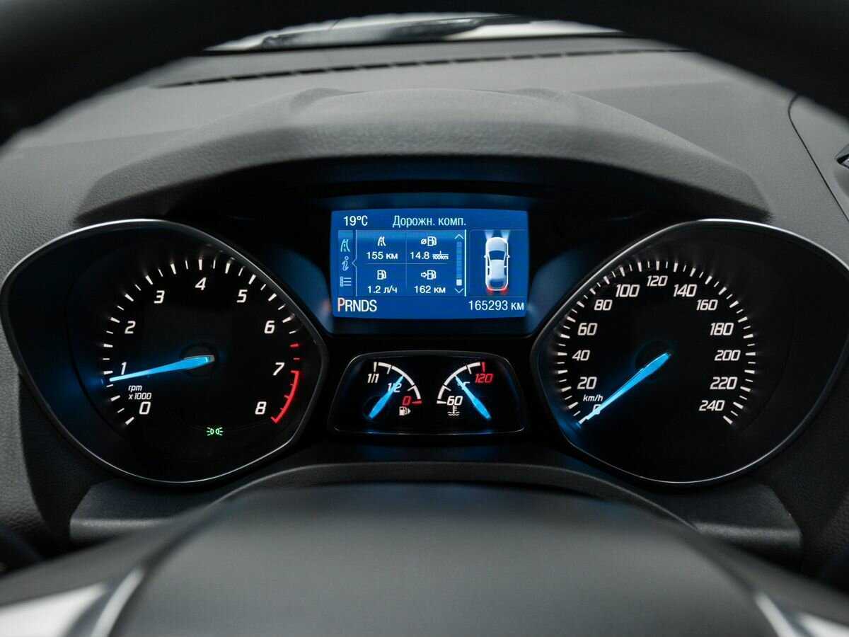 Ford Kuga с пробегом — 2015 год. Фото: #17