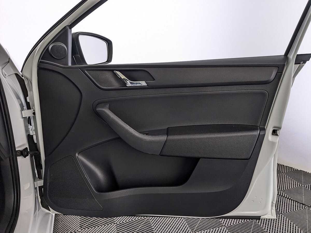 Skoda Rapid с пробегом — 2017 год. Фото: #24