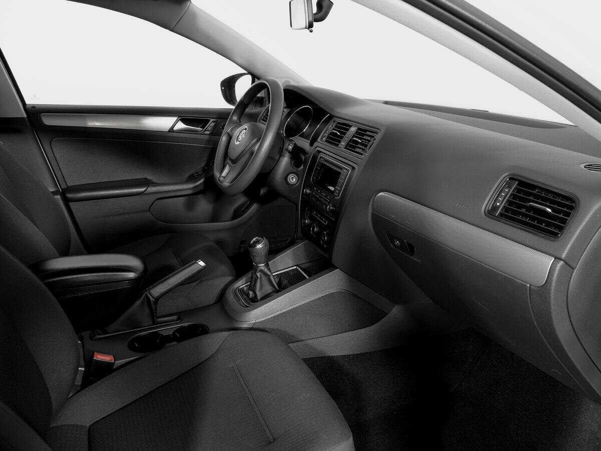 Volkswagen Jetta с пробегом — 2016 год. Фото: #8