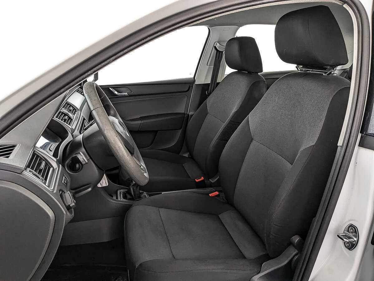 Skoda Rapid с пробегом — 2017 год. Фото: #17