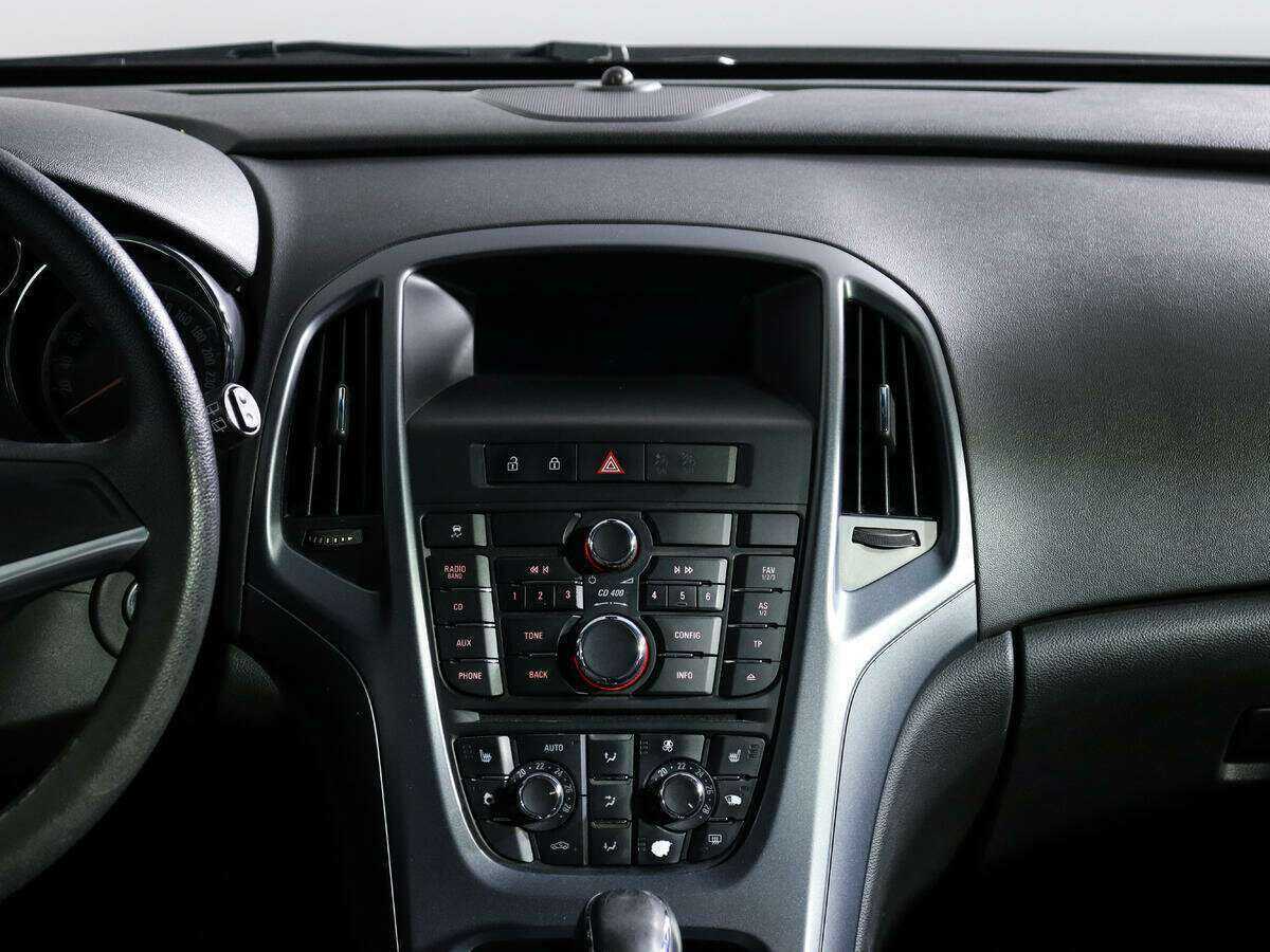 Opel Astra с пробегом — 2012 год. Фото: #11