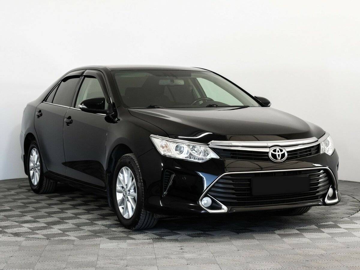 Toyota Camry с пробегом — 2017 год. Фото: #2