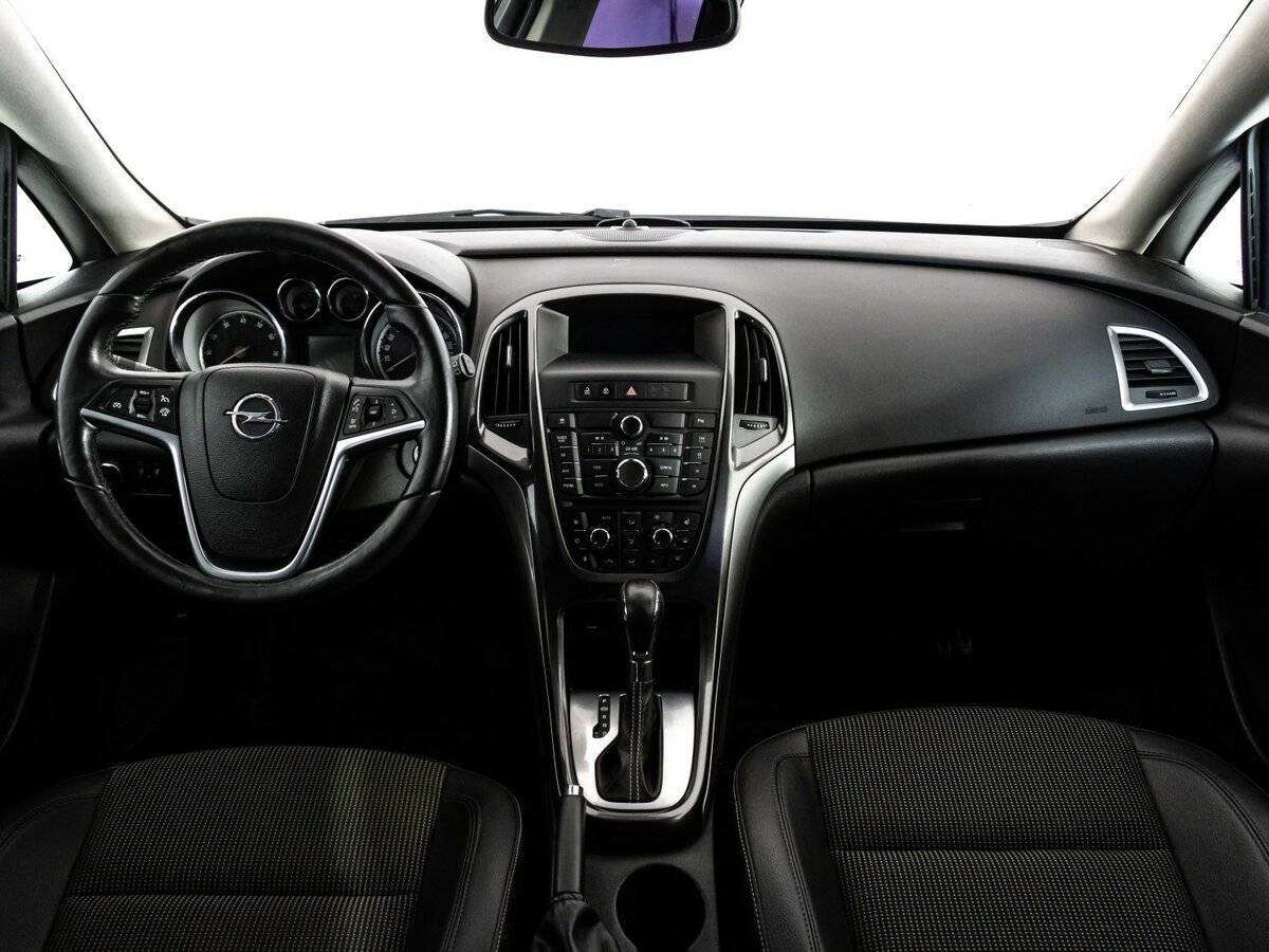 Opel Astra с пробегом — 2012 год. Фото: #9